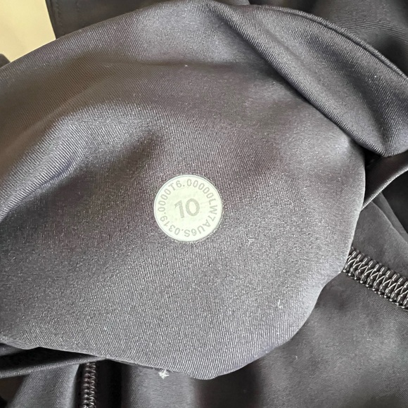 lululemon fast and free charcoal gray 6” size 10 - Picture 4 of 6